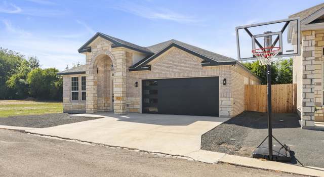 Photo of 109 Sutton Pl, Uvalde, TX 78801