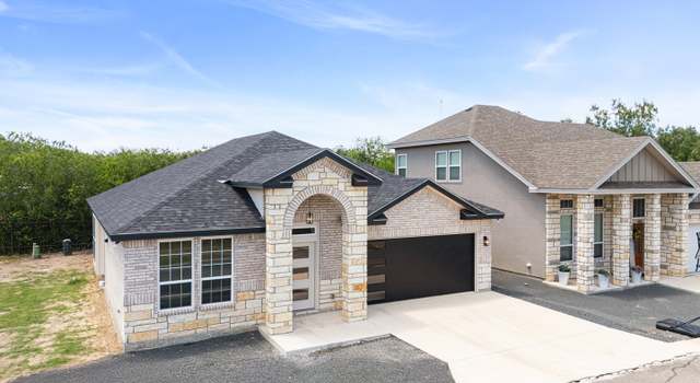 Photo of 109 Sutton Pl, Uvalde, TX 78801