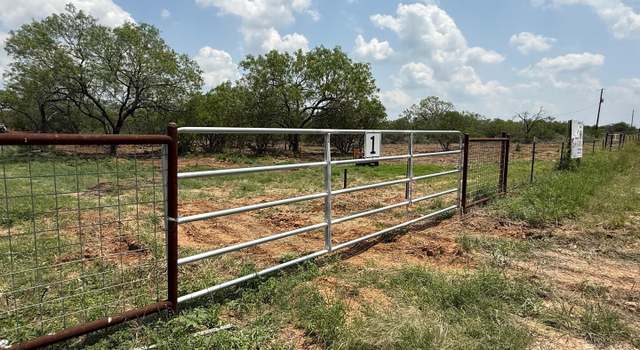 Photo of 231 County Road 1670, Moore, TX 78057