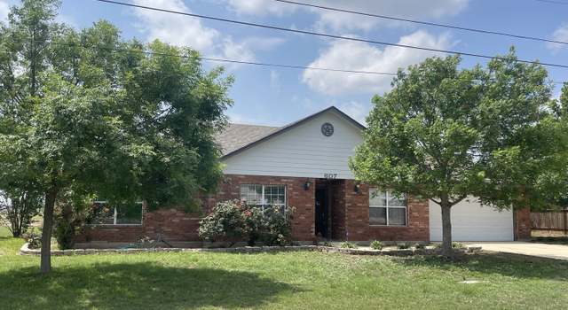 Photo of 607 33rd St, Hondo, TX 78861