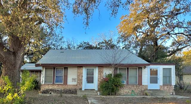 Photo of 238 W Calera St, Uvalde, TX 78801-5514