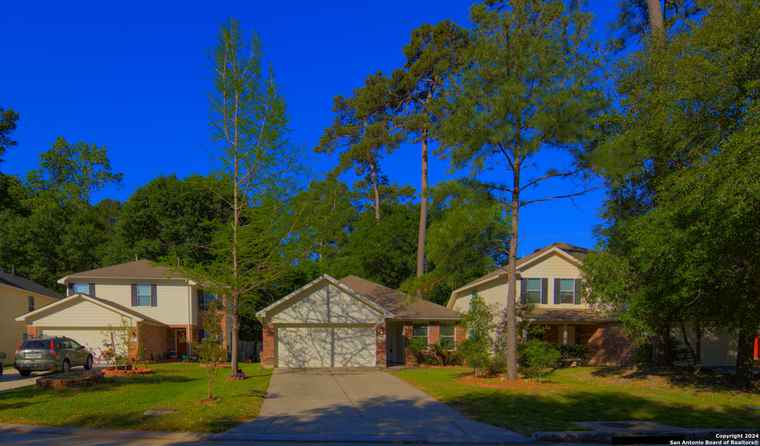 Photo of 15 Thicket Grv THE WOODLANDS, TX 77385