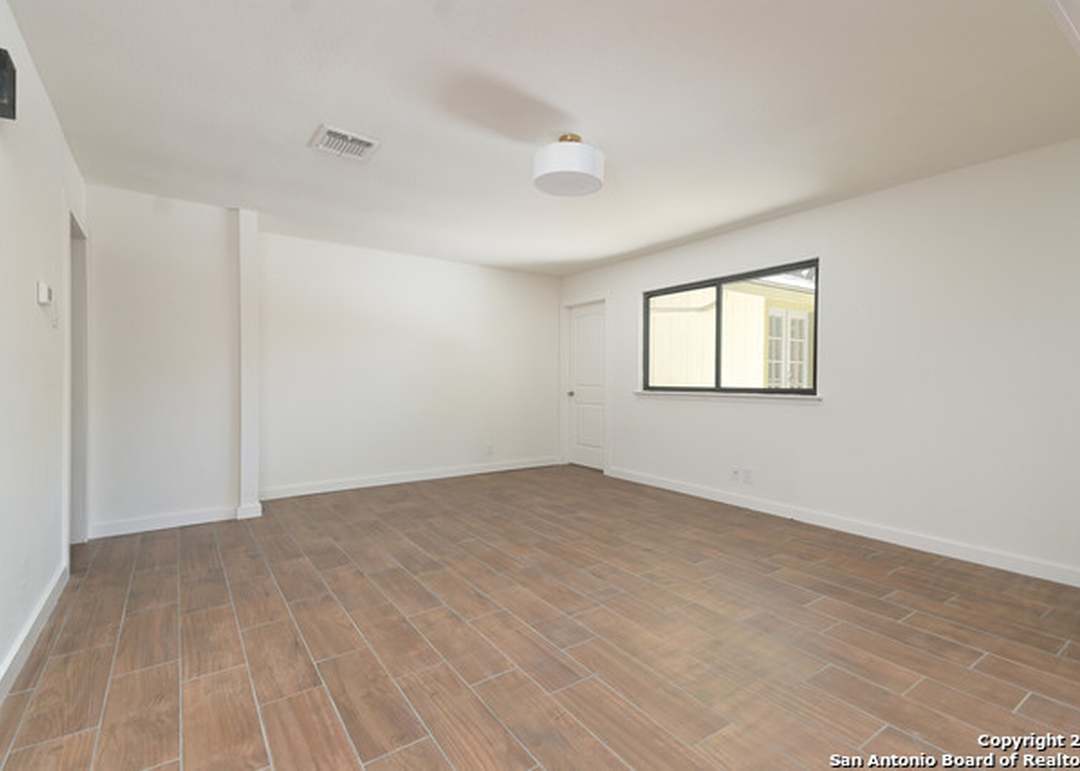 8427 Timber Glen St, San Antonio, TX 78250-4416