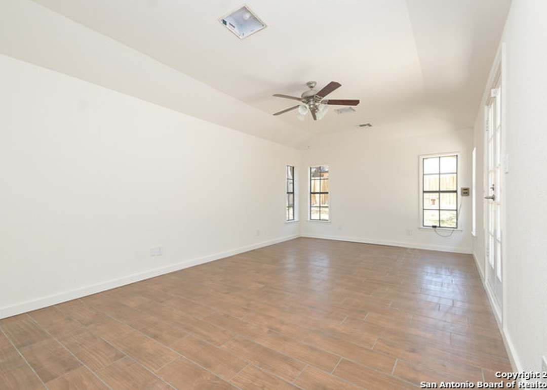 8427 Timber Glen St, San Antonio, TX 78250-4416