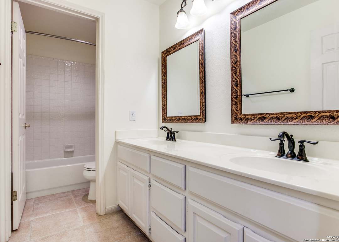 17407 Canyon Holw, San Antonio, TX 78248