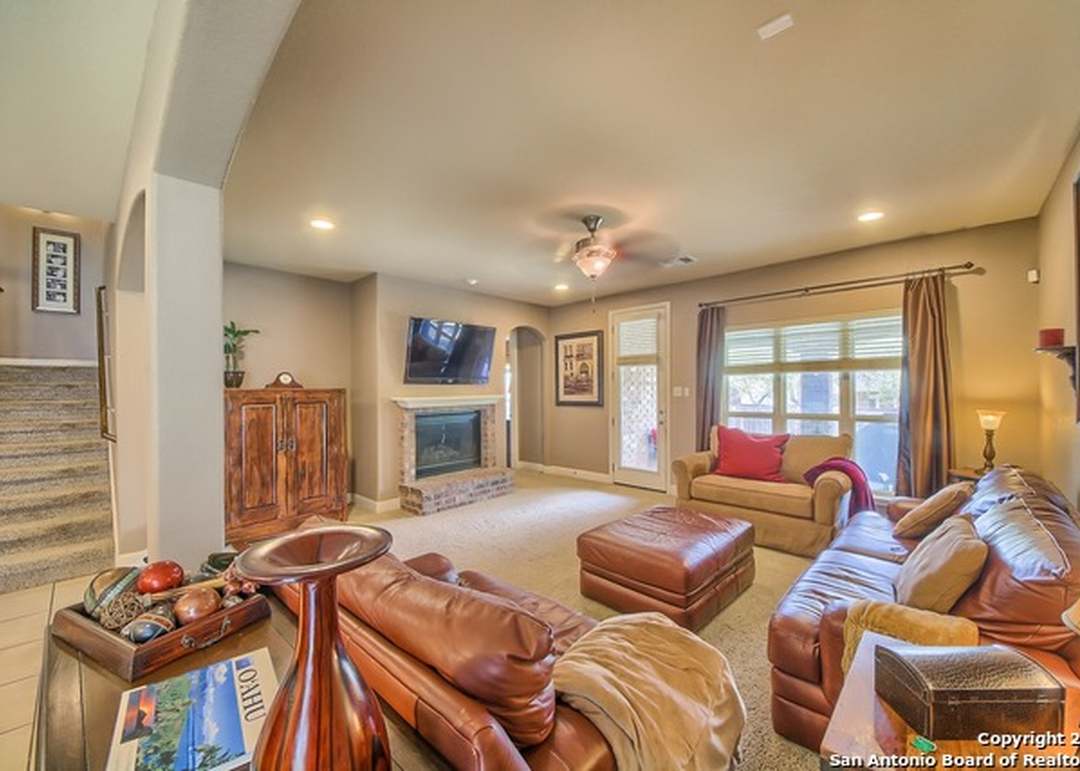 23911 Waterhole Ln, San Antonio, TX 78261-2691