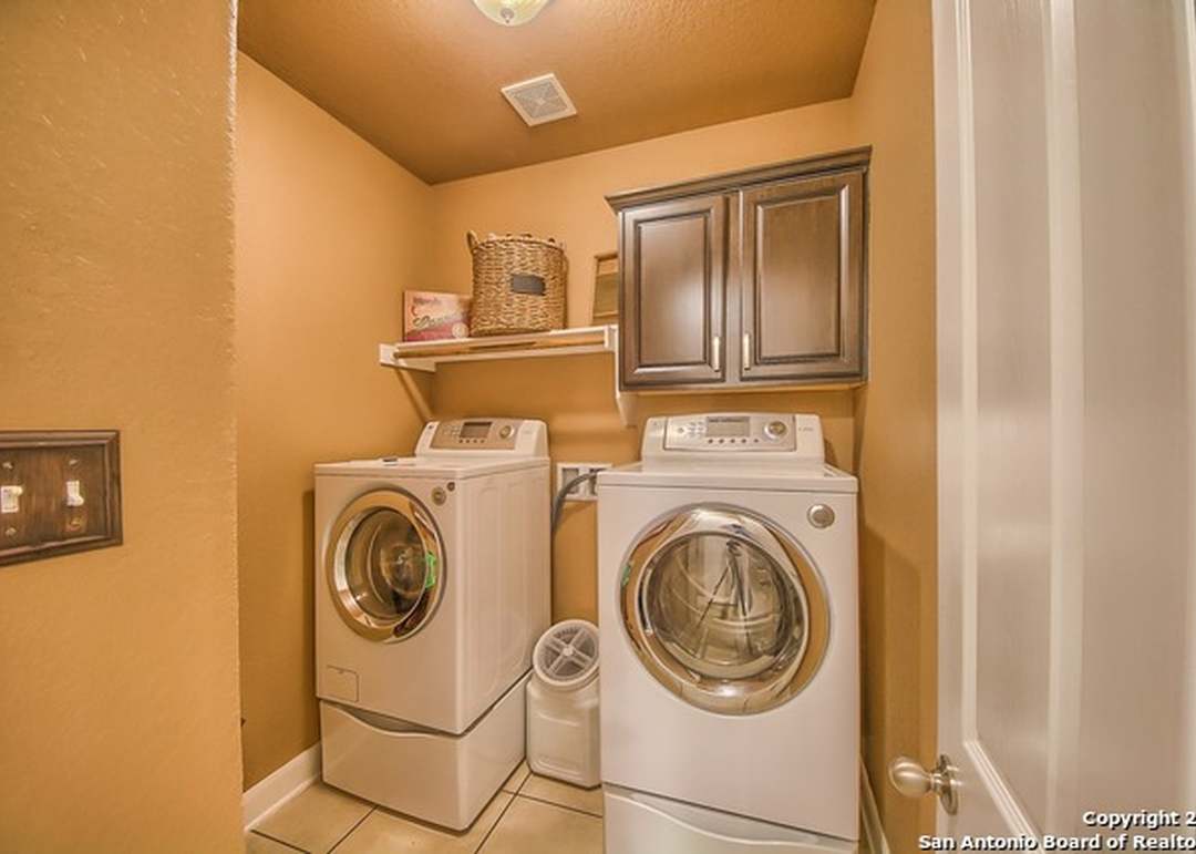 23911 Waterhole Ln, San Antonio, TX 78261-2691
