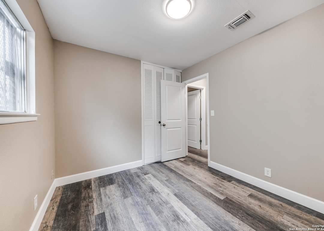 7215 Glen Hl, San Antonio, TX 78239-3412