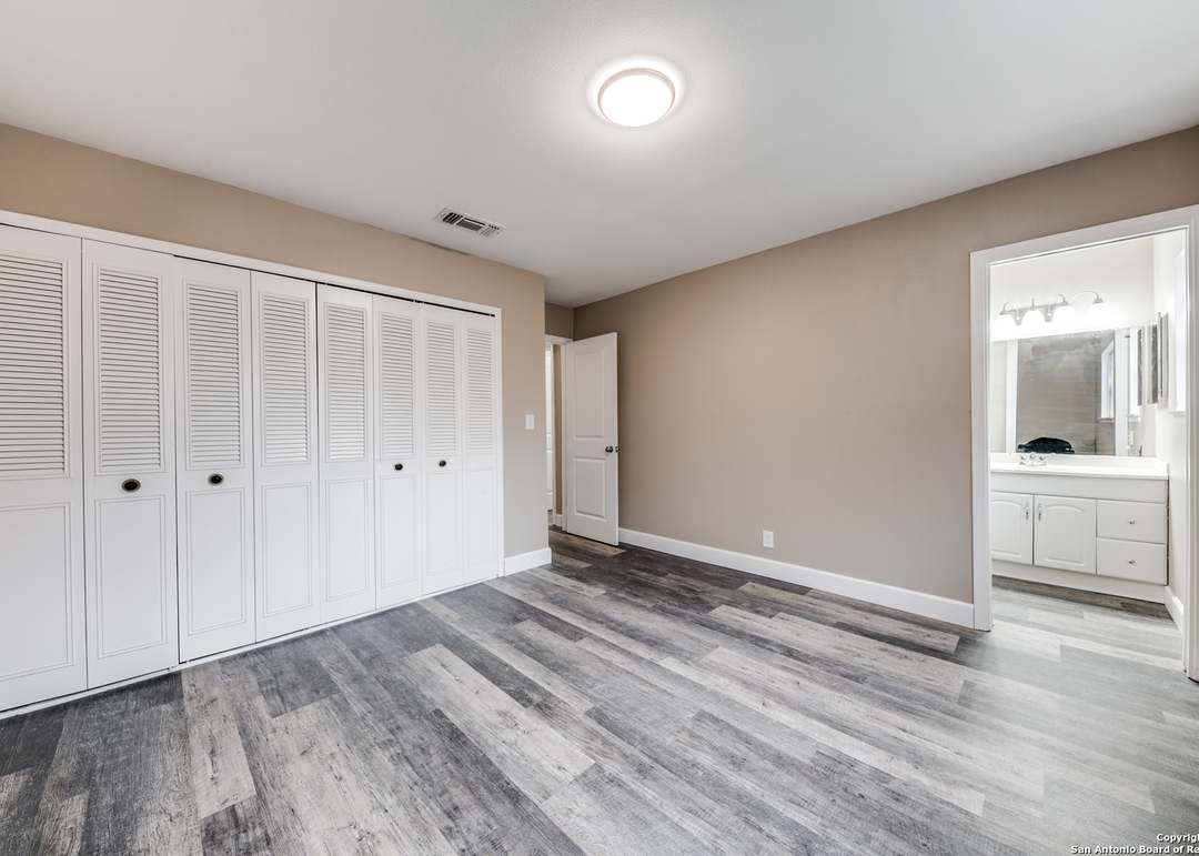 7215 Glen Hl, San Antonio, TX 78239-3412