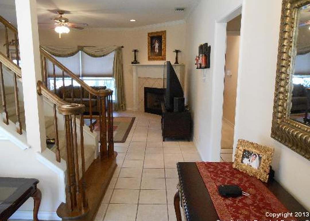 8725 Paisano Pass, San Antonio, TX 78255-3526