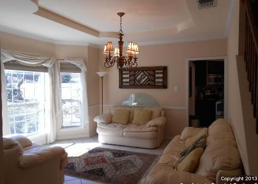 8725 Paisano Pass, San Antonio, TX 78255-3526