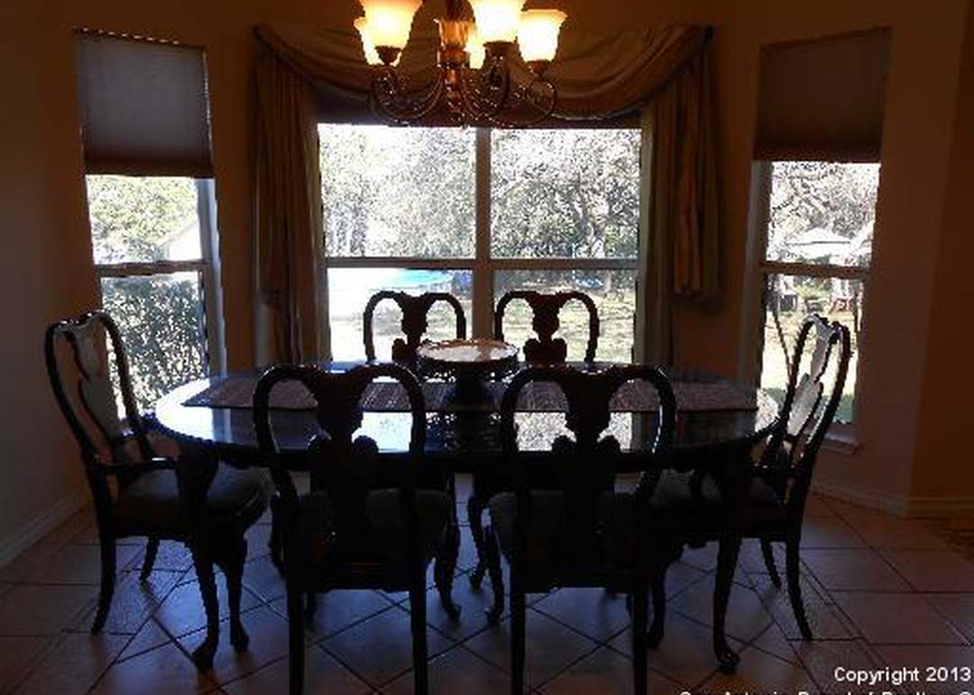 8725 Paisano Pass, San Antonio, TX 78255-3526