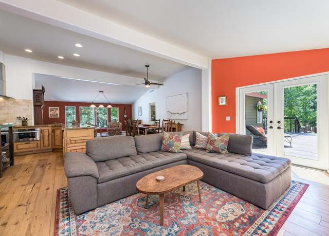 Property at 16490 Robertson Rd, Truckee, CA 96161, 3 beds, 2 baths
