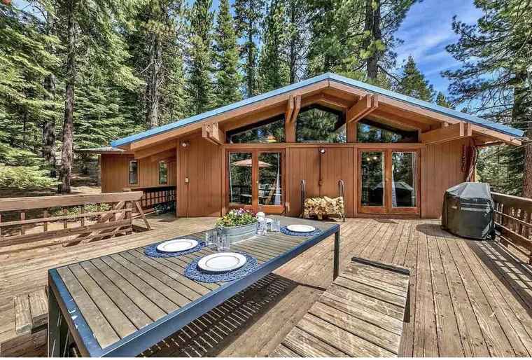 Photo of 11576 Chamonix Rd Truckee, CA 96161-6413