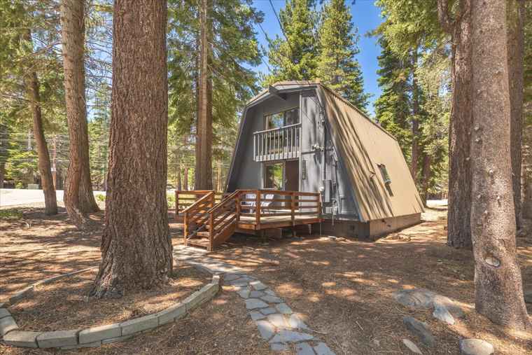 Photo of 11978 Snowpeak Way Truckee, CA 96161