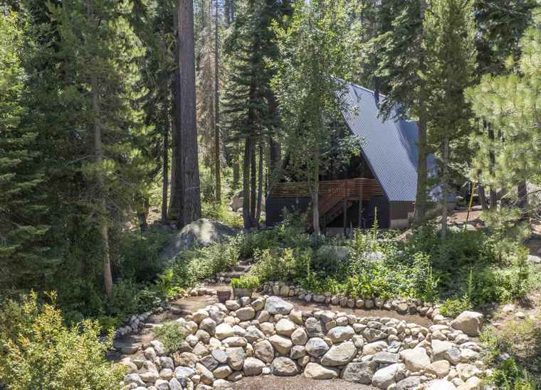Photo of 15391 Conifer Dr Truckee, CA 96161-0449