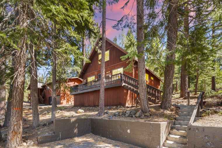 Photo of 11828 Kitzbuhel Rd Truckee, CA 96161
