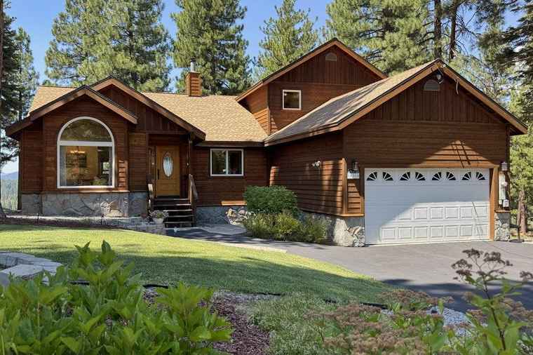 Photo of 10318 Eton Pl Truckee, CA 96161