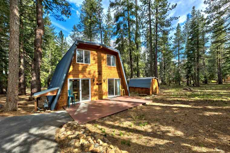 Photo of 13081 Davos Dr Truckee, CA 96161-0000