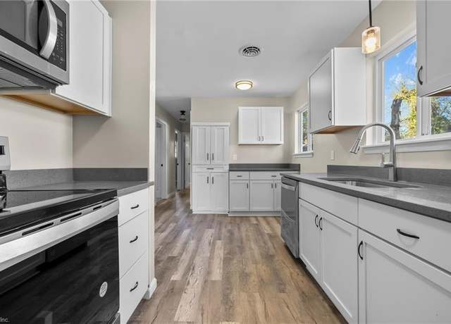 Property at 1908 Roanoke Ave, Portsmouth, VA 23704, 3 beds, 1.5 baths
