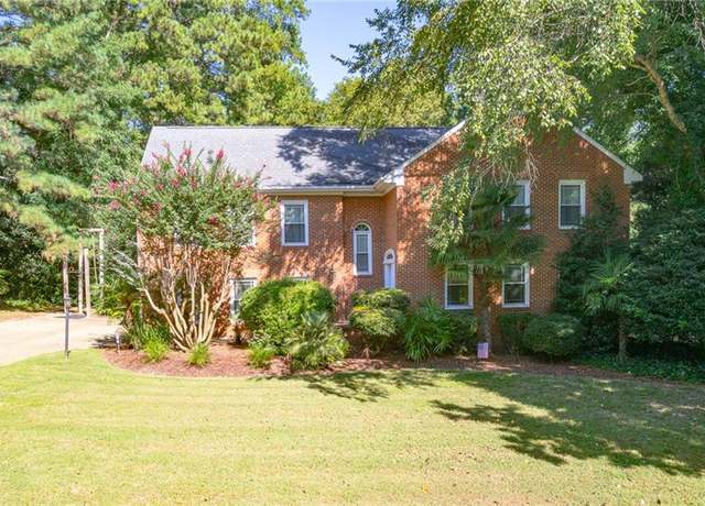 Property at 705 Marlbank Dr, Yorktown, VA 23692, 4 beds, 2.5 baths
