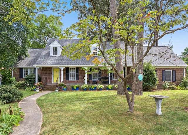 Property at 2 Glen More Dr, Poquoson, VA 23662, 4 beds, 2.5 baths