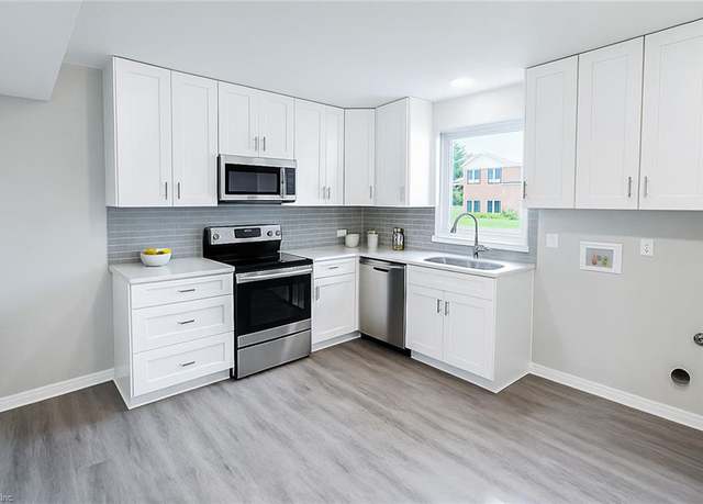 Property at 5815 E Hastings Arch, Virginia Beach, VA 23462, 3 beds, 1.5 baths