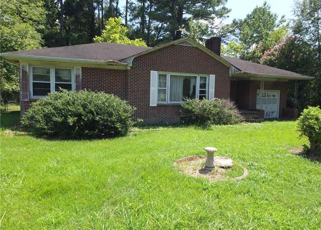 Property at 125 E Main St, Wakefield, VA 23888, 2 beds, 1 bath