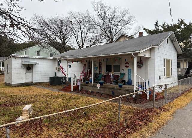 Property at 9603 Chesapeake St, Norfolk, VA 23503, 3 beds, 1.5 baths