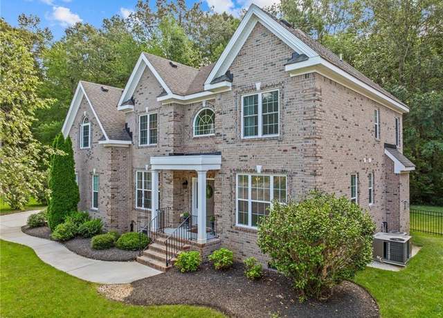 Property at 405 Beacon Key Ct, Chesapeake, VA 23322, 4 beds, 2.5 baths