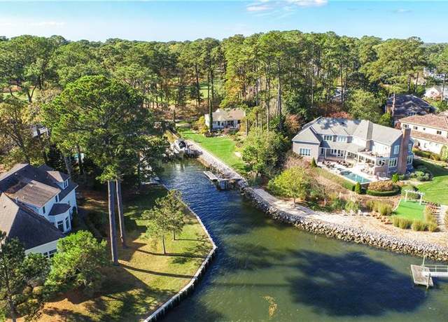 Property at 952 Oriole Dr, Virginia Beach, VA 23451, 5 beds, 3.5 baths