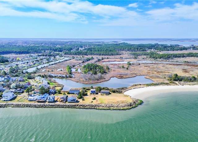 Property at 215 Lighthouse Dr, Hampton, VA 23664, 3 beds, 2 baths