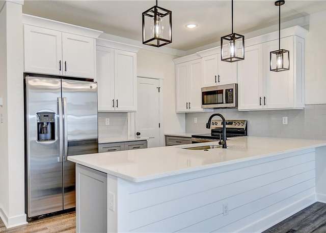 Property at 719 Flatrock Ln, Chesapeake, VA 23320, 3 beds, 2.5 baths
