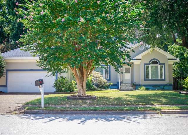 Property at 214 Woodburn Dr, Hampton, VA 23664, 3 beds, 2.5 baths