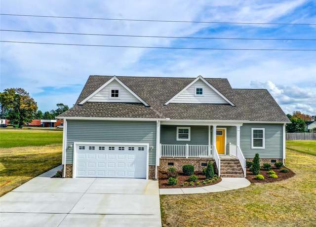 Property at 107 Lakewood Dr, Suffolk, VA 23434, 3 beds, 2.5 baths