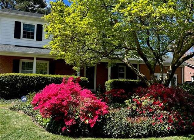 Property at 27 Huguenot Rd, Newport News, VA 23606, 4 beds, 2.5 baths