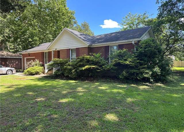 Property at 5837 Hedgerow Ln, Portsmouth, VA 23703, 3 beds, 2 baths