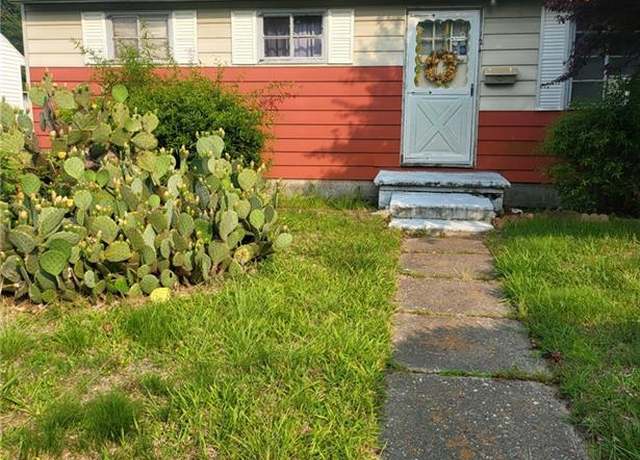 Property at 124 E Weaver Rd, Hampton, VA 23666, 3 beds, 1 bath