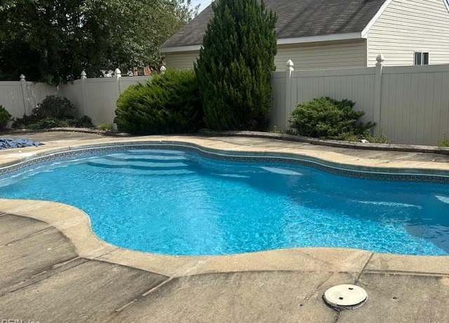 Property at 19 Prince James Dr, Hampton, VA 23669, 3 beds, 2.5 baths