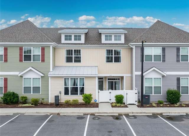 Property at 1113 Celia Ct, Hampton, VA 23666, 3 beds, 3 baths