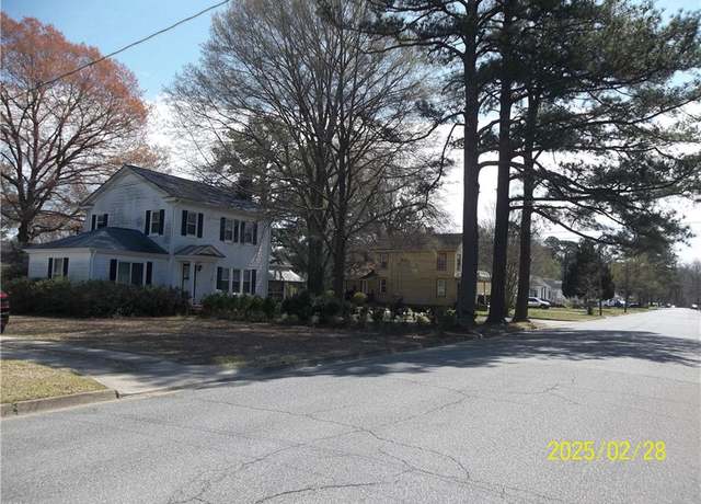 Property at 612 Walnut St, Franklin, VA 23851, 4 beds, 2 baths
