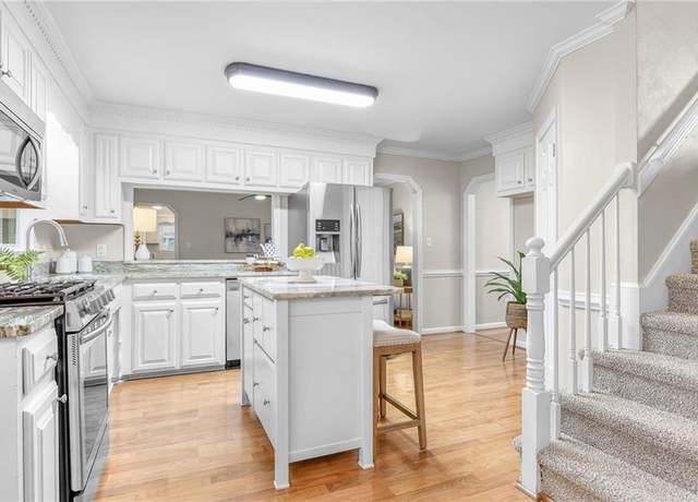 Property at 936 Brandermill Dr, Chesapeake, VA 23322, 4 beds, 2.5 baths