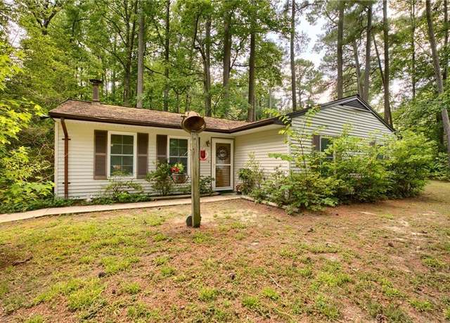 Property at 6592 Lake View Dr, Gloucester, VA 23061, 3 beds, 2 baths