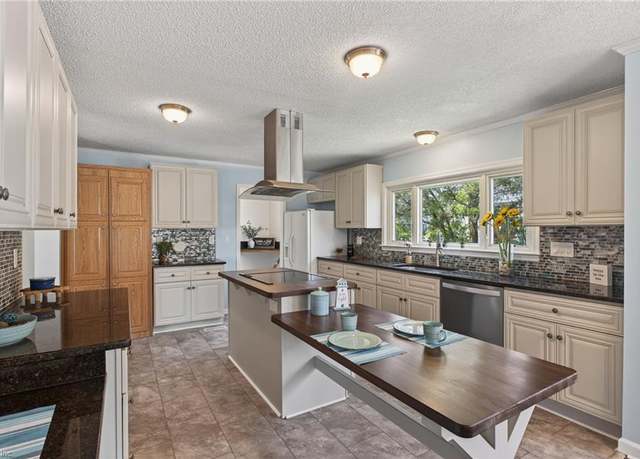 Property at 1237 Poquoson Ave, Poquoson, VA 23662, 4 beds, 3 baths