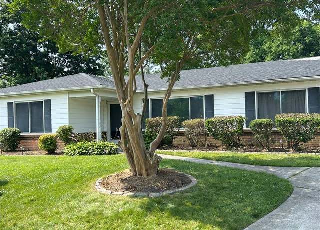 Property at 1076 Pleasant Cir, Virginia Beach, VA 23464, 4 beds, 2 baths