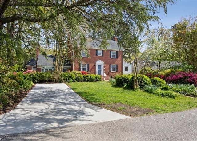 Property at 24 Holly Dr, Newport News, VA 23601, 5 beds, 3.5 baths