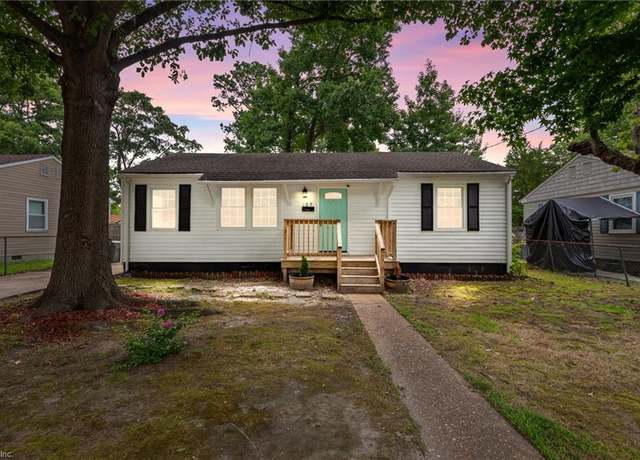 Property at 127 Rosewood Dr, Hampton, VA 23669, 3 beds, 2 baths
