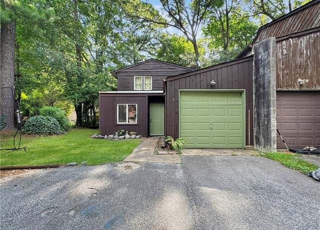 Property at 7 Keswick Cir, Chesapeake, VA 23320, 3 beds, 2.5 baths
