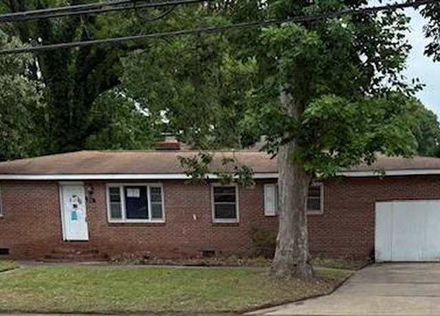 Property at 616 S Rosemont Rd, Virginia Beach, VA 23452, 3 beds, 2 baths