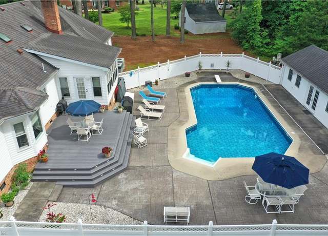 Property at 136 Wynnwood Dr, Franklin, VA 23851, 5 beds, 3.5 baths